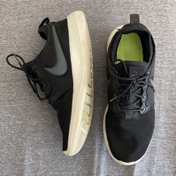 nike shoes - Picture 2 of 2